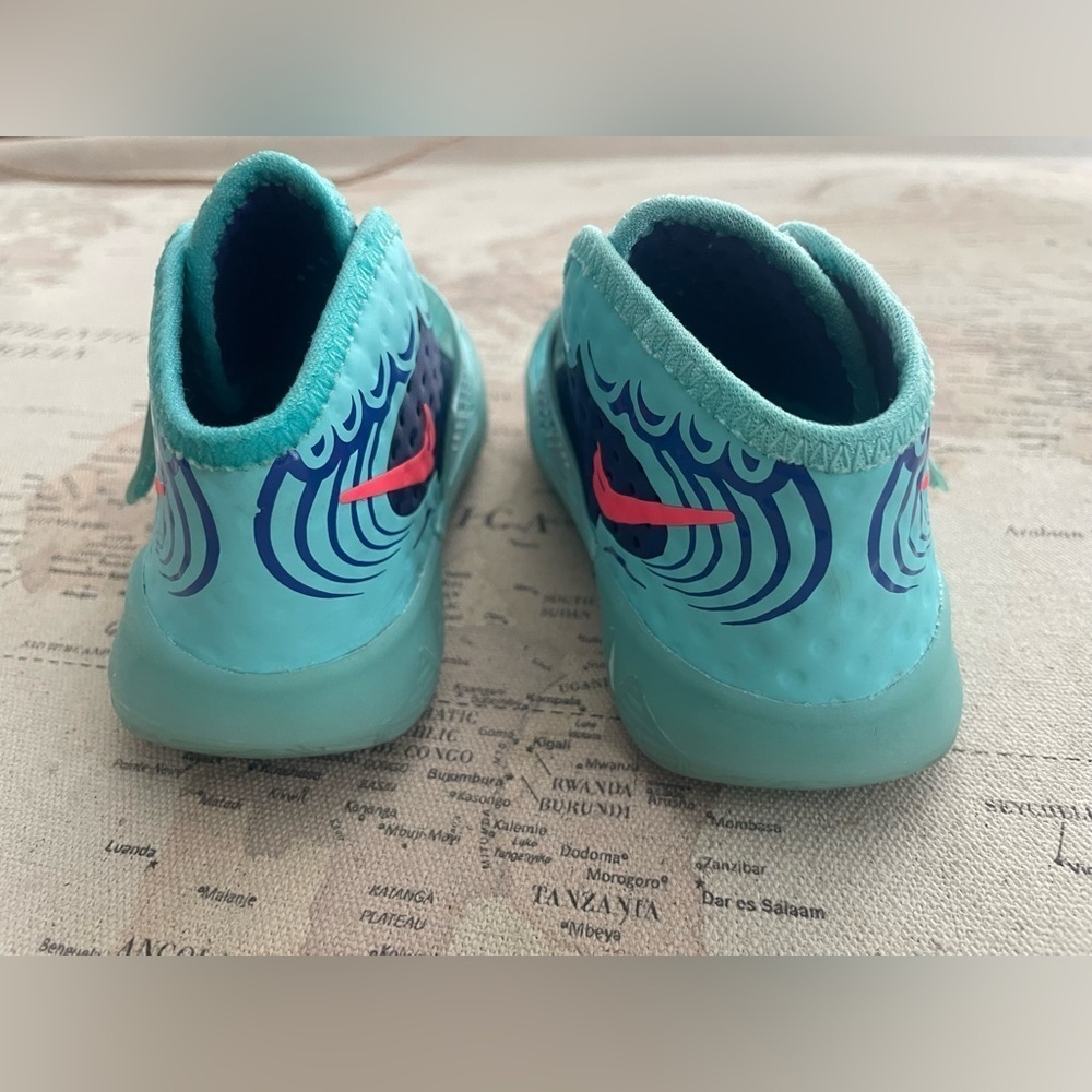 Nike (TD) Ky-Breezy Persian
Violet Aurora Size 9 Water Shoes - Picture 4 of 10